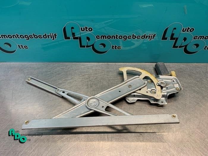 Ruitmechaniek 2Deurs rechts-voor van een Toyota Yaris (Yaris, Gebruikt, -, -, Ophalen of Verzenden