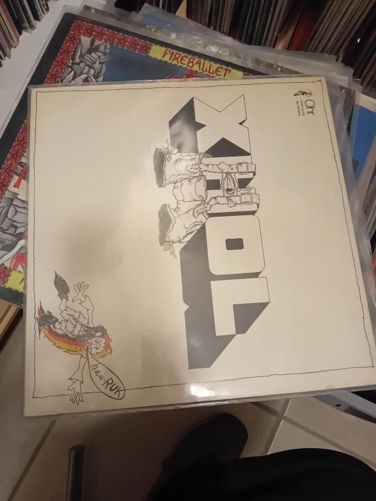 Collection de disques de rock psychédélique, Enlèvement