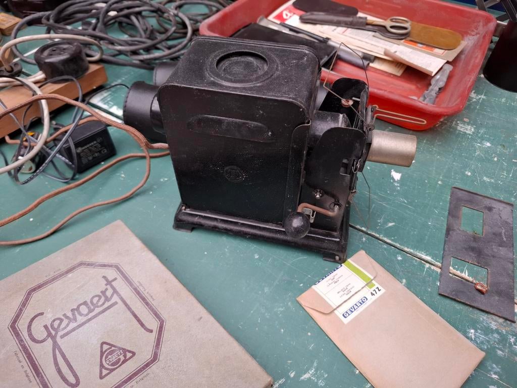 Vintage filmprojector, Ophalen