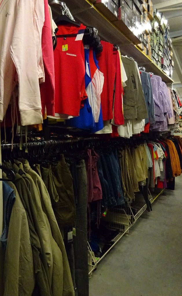 NIEUW Partij van 2500 stuks diverse kleding voor Dames, Here, Vêtements | Femmes, Enlèvement