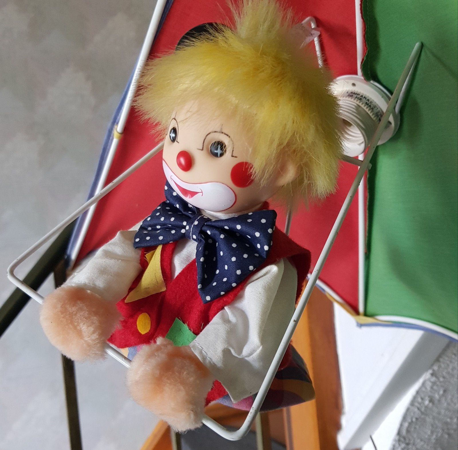 Lustre enfant "clown en parapente", Enlèvement
