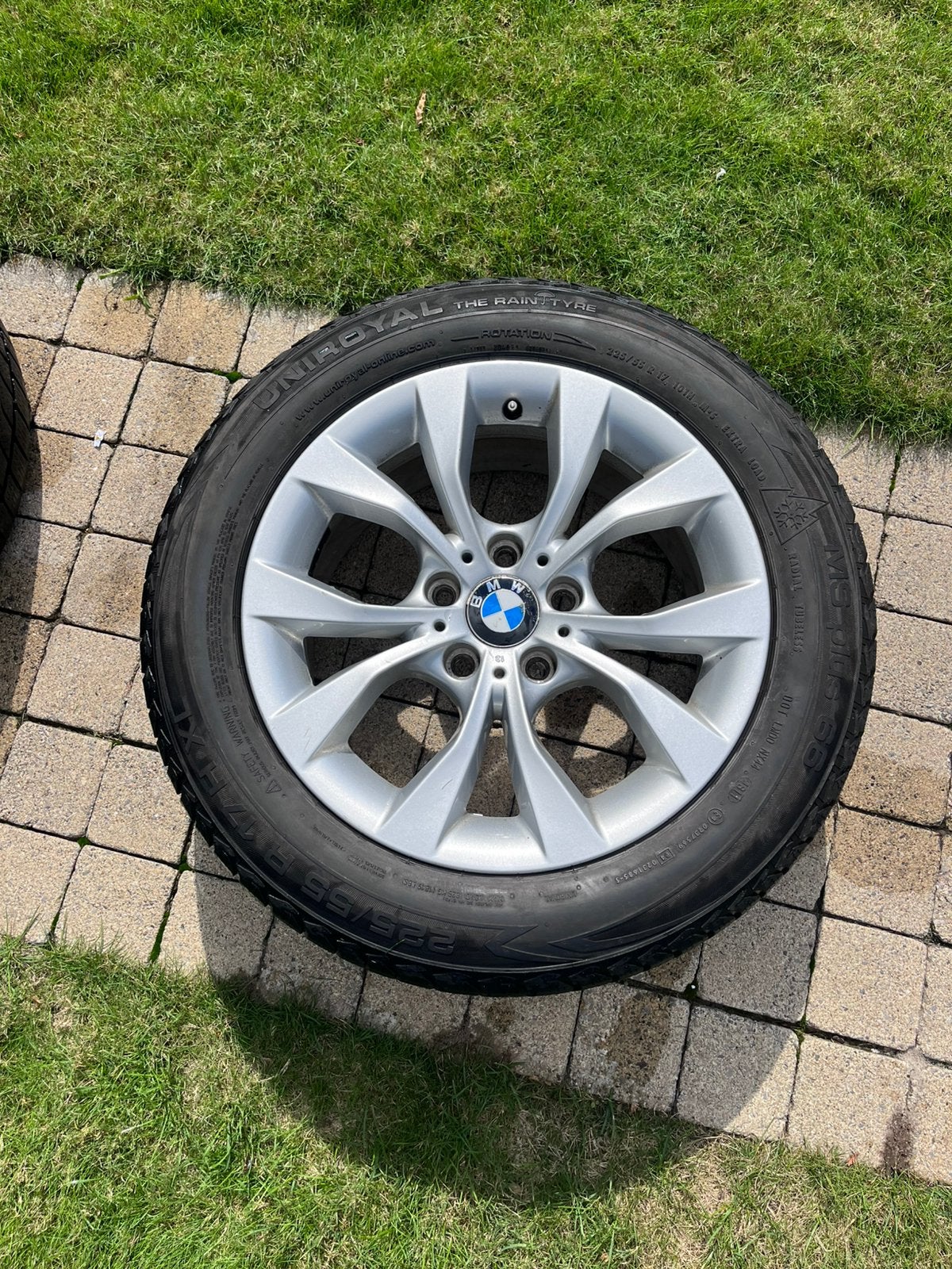Jante bmw avec pneus d’hiver, Autos : Pièces & Accessoires, Pneus et Jantes, Pneus hiver, Véhicule de tourisme, 17 pouces