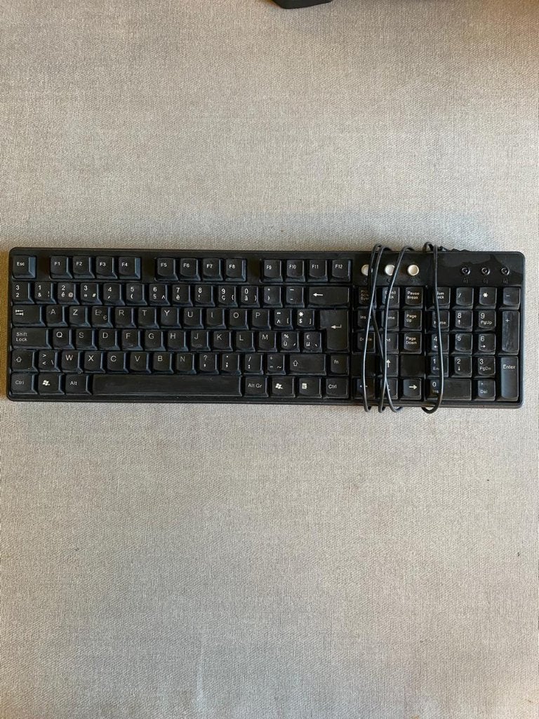 Wired Generic keyboard, Enlèvement ou Envoi, Azerty, Utilisé