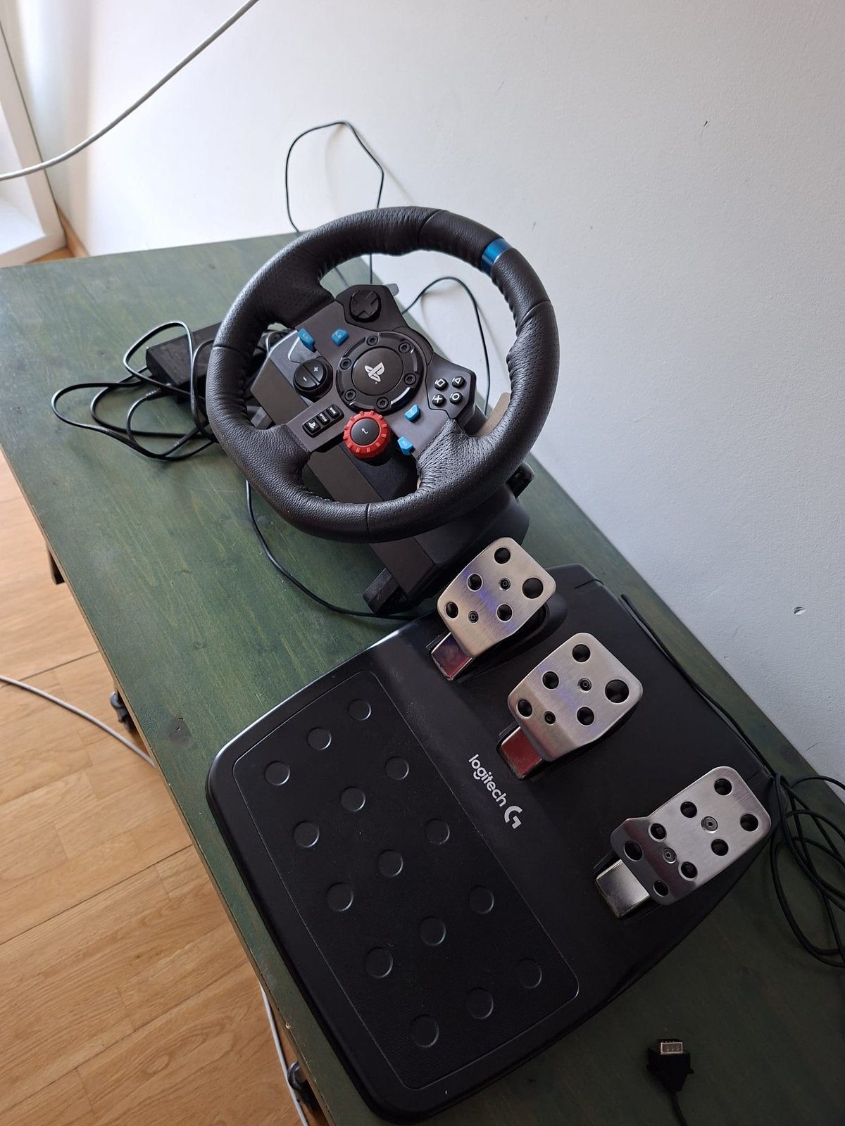 Te koop: Logitech G29 Driving Force Racestuur + Pedalen –, Enlèvement, Comme neuf