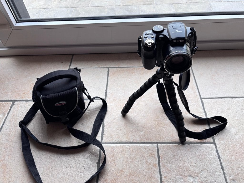 Fujifilm Finepix S, Audio, Tv en Foto, 12 megapixels, Ingebouwde flitser, Ophalen of Verzenden, Zo goed als nieuw