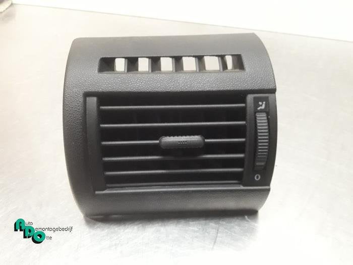 Grille aération tableau de bord d'un Volkswagen Fox, Volkswagen, -, 3 mois de garantie, Utilisé