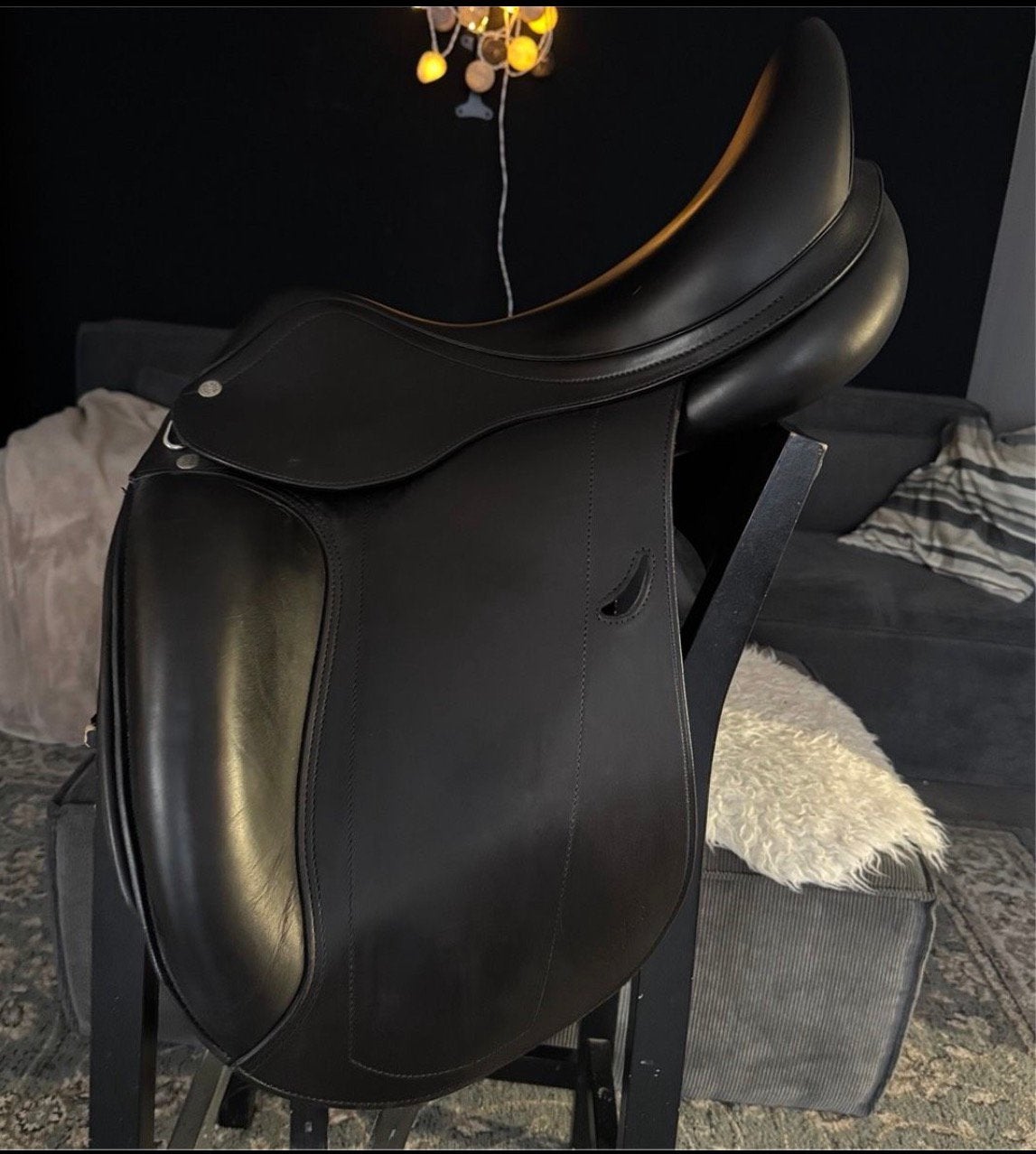 Selleria Equipe 17inch zwart Dressuurzadel Emporio, Animaux & Accessoires, Chevaux & Poneys | Selles, Enlèvement ou Envoi, Comme neuf