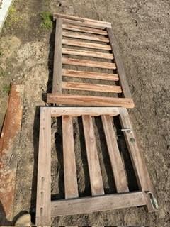 HOUTEN POORT  MET VAST STUK AFSLUITING, Ophalen, 100 tot 150 cm, Zo goed als nieuw, Hout