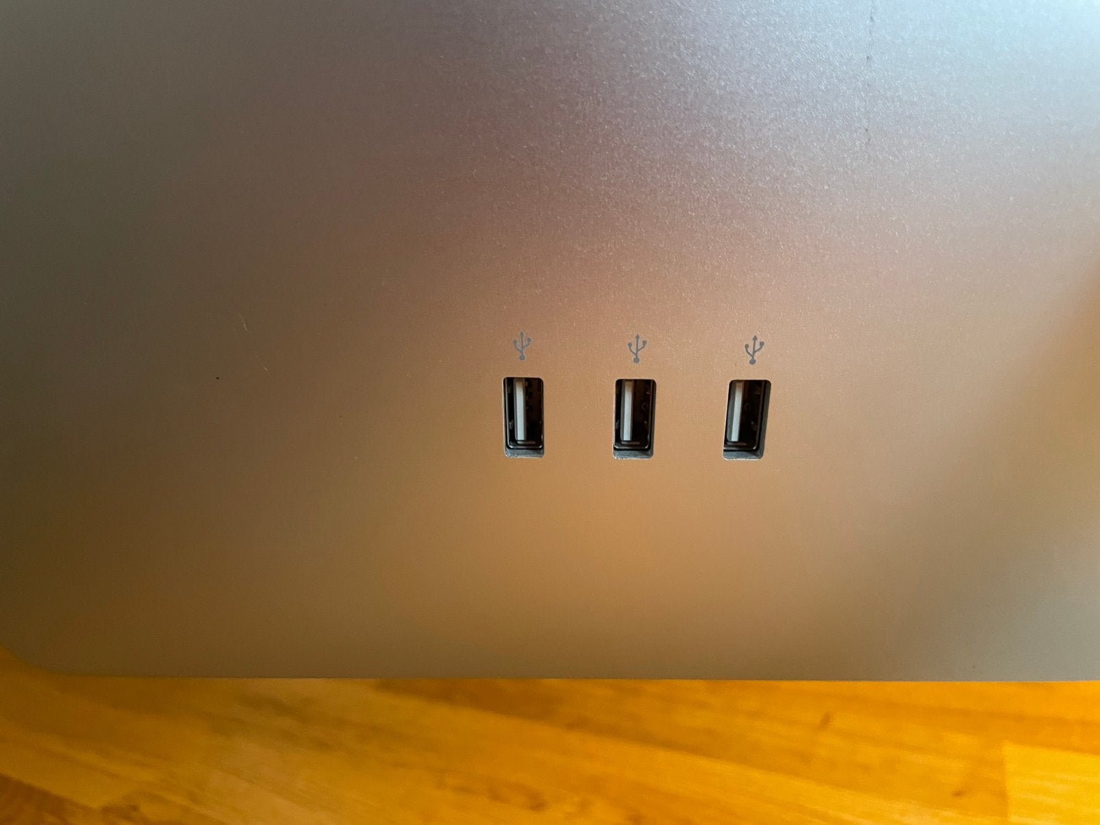 Apple Cinema Display A1267 LED, Computers en Software, Ophalen, Kantelbaar, 24 inch, Zo goed als nieuw