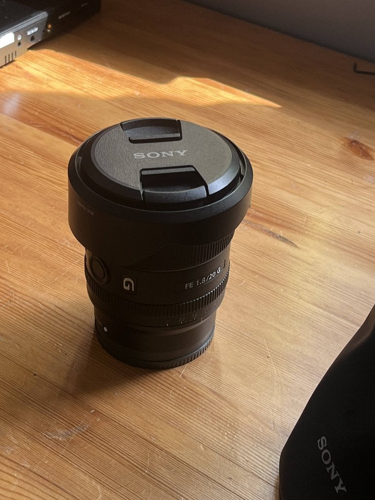 Sony G FE van 20 mm, Ophalen of Verzenden, Zo goed als nieuw, Groothoeklens