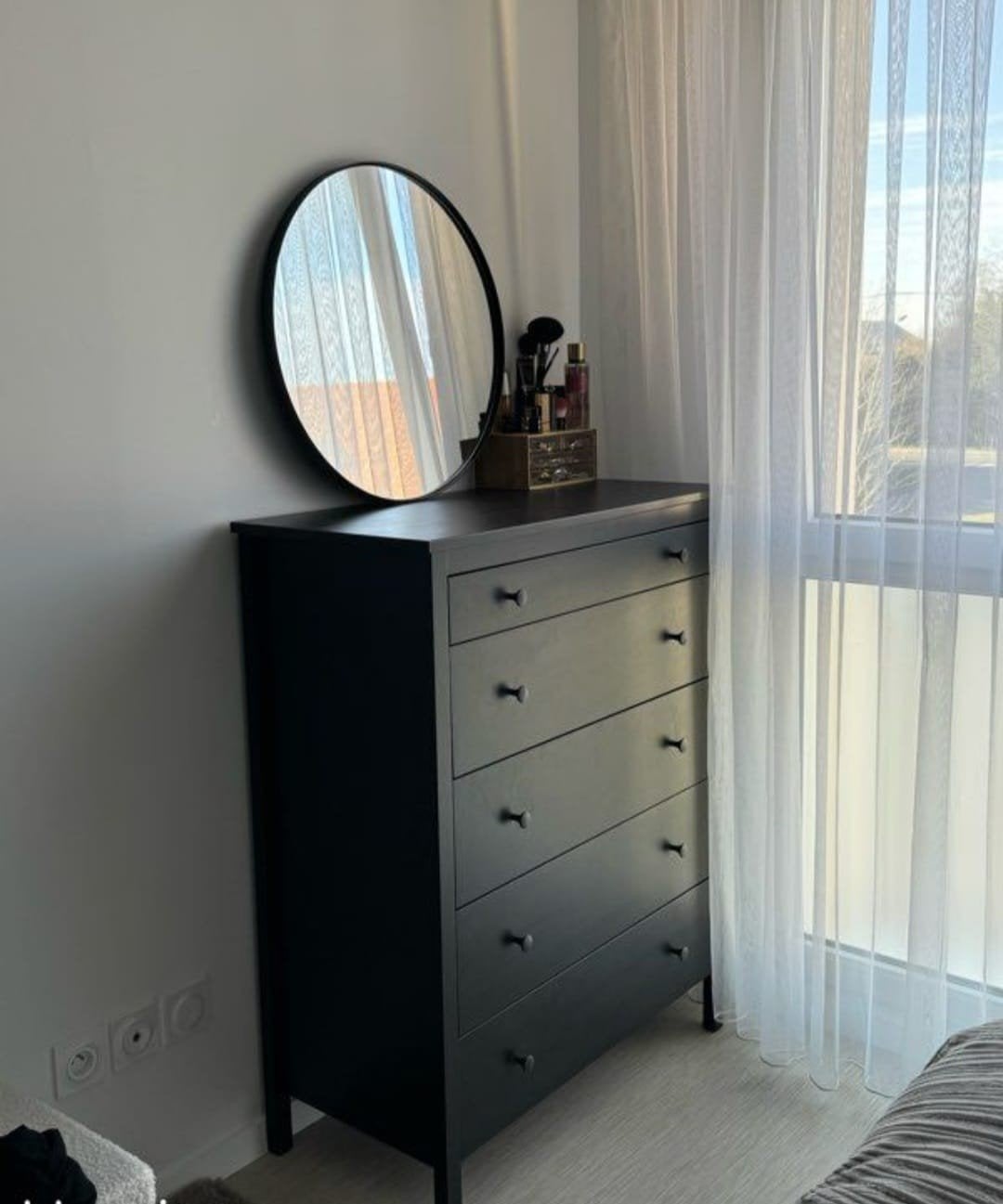 Commode 5 tiroirs koppang ikea noir, Maison & Meubles, Armoires | Commodes, Enlèvement