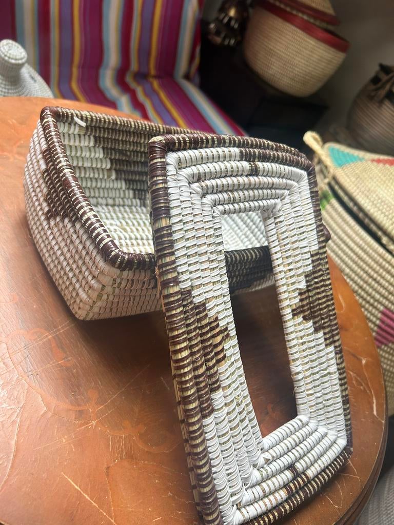 Boîte cache-mouchoirs / en osier - Artisanat du Sénégal, Maison & Meubles, Neuf, Enlèvement ou Envoi, Osier, Panier
