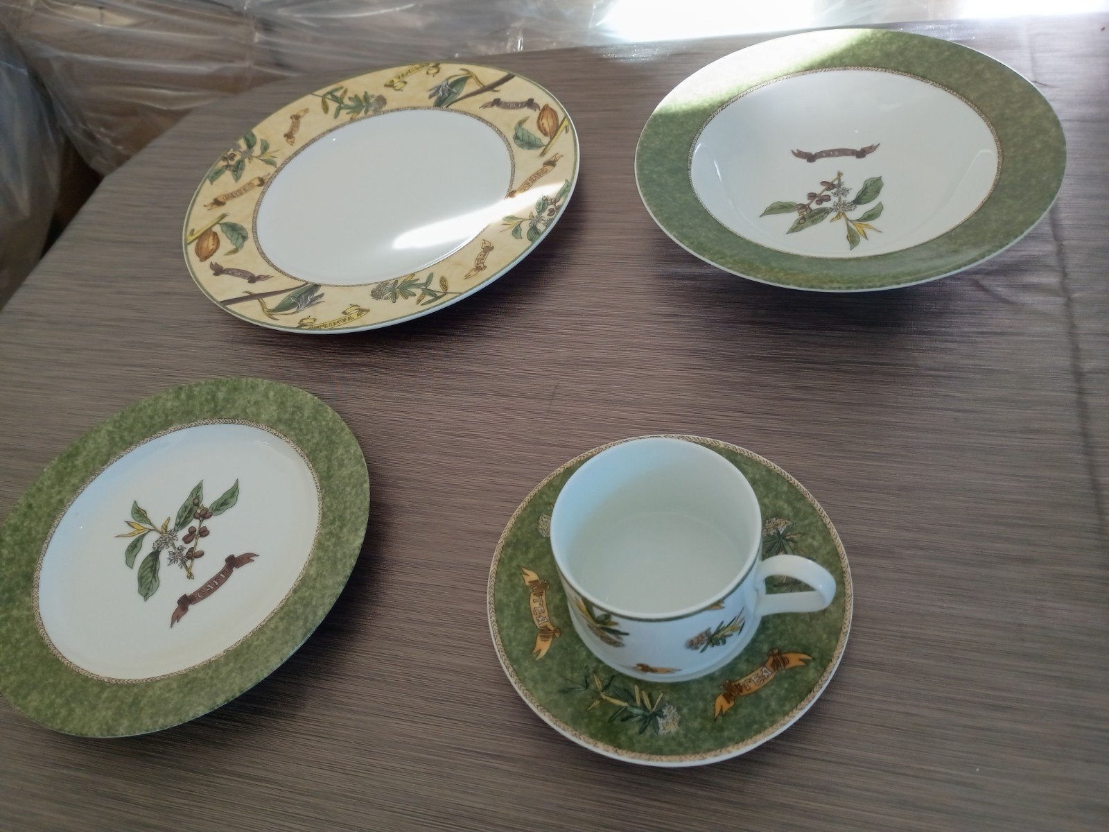 servies voor 12 personen 60 delig, Antiek en Kunst, Ophalen