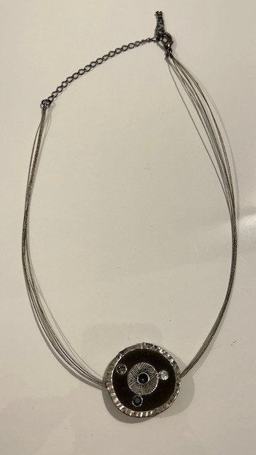 Zilverkleurige halsketting met ronde hanger, Ophalen of Verzenden, Zo goed als nieuw, Zilver, Met hanger