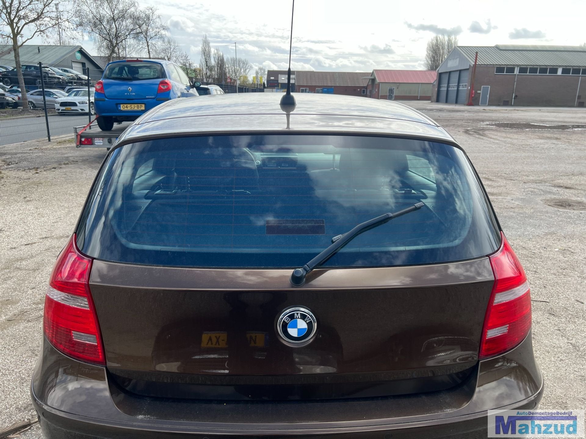 BMW 1 serie E87 Bruin B09/8 achterklep 2004-2011, Auto-onderdelen, Petuelring 130
80788  Munich, DE, Gebruikt, Deur, Info@bmw.de