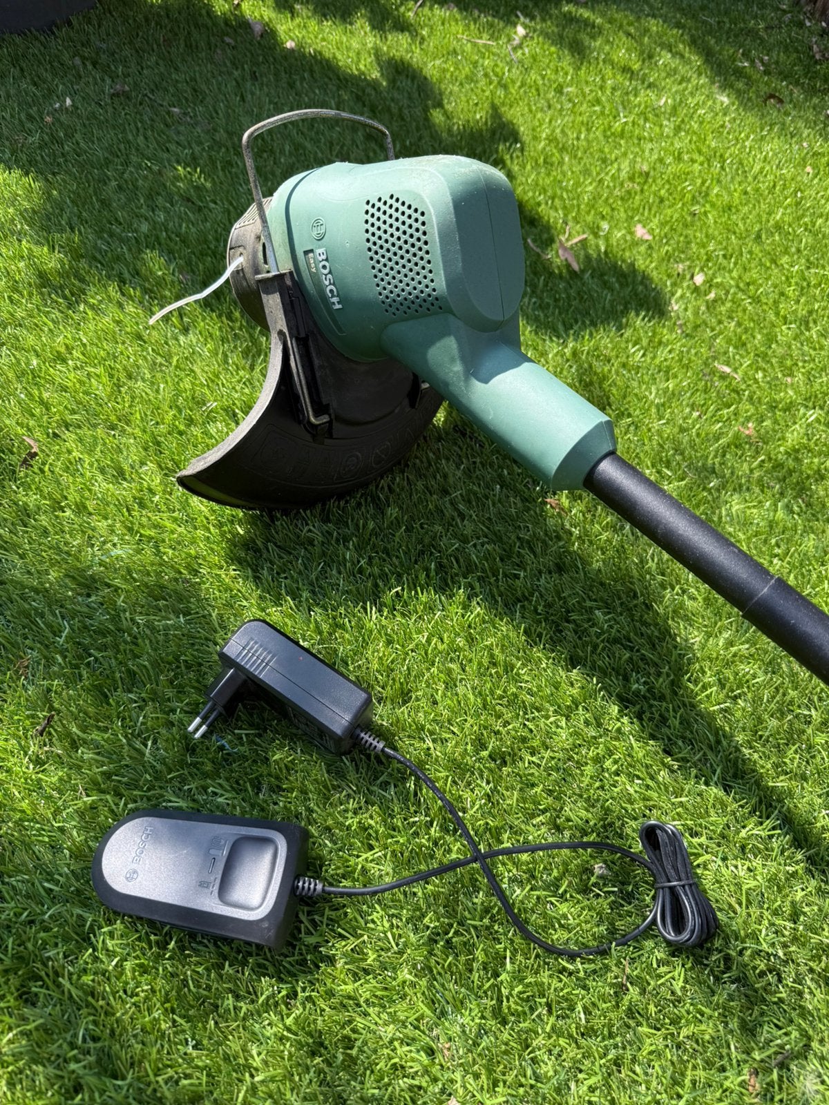 Kantentrimmer Bosch in nieuwstaat, Ophalen, Zo goed als nieuw, Accu