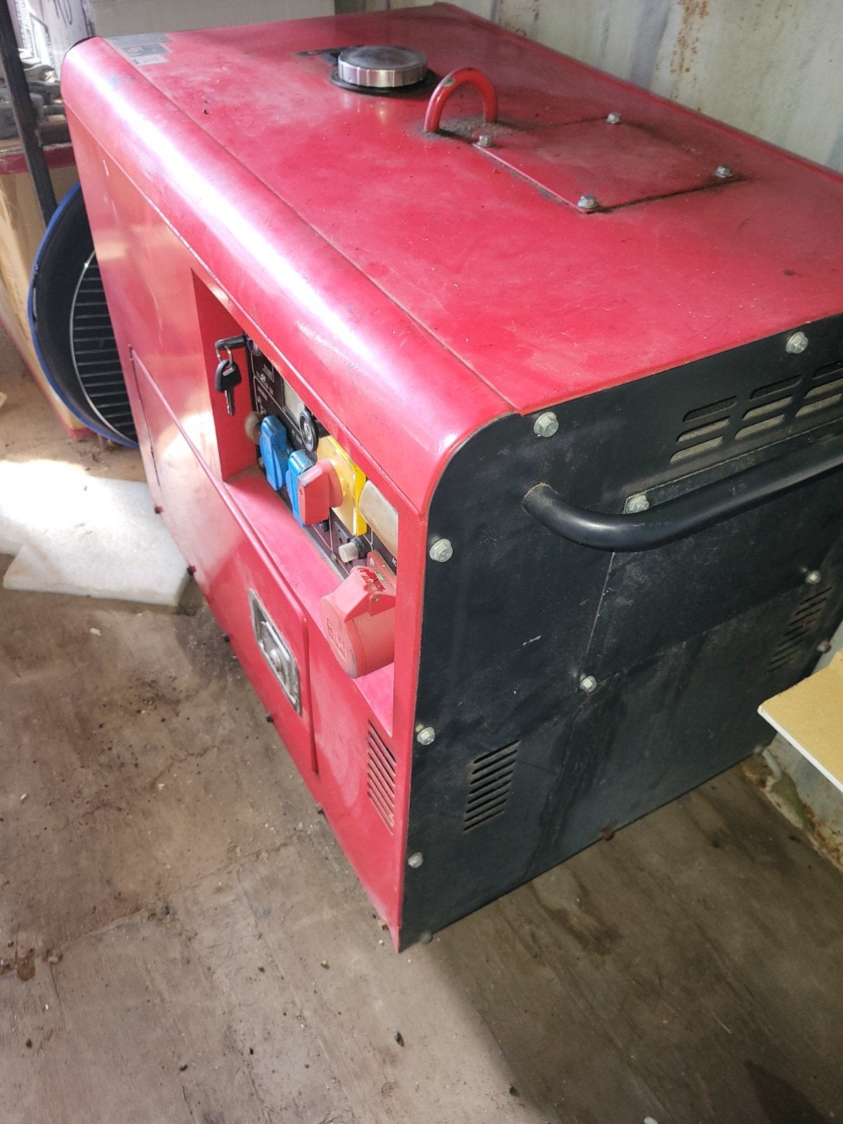 Generator  4.5 kw 18 uur gedraaid diesel, Ophalen, Elektrisch startend, Dieselolie, Zo goed als nieuw