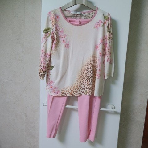 Ensemble (2stu) pulleke Blugirl - broek roze Blumarine mt 38, Kleding | Dames, Jasjes, Kostuums en Pakken, Kostuum of Pak, Nieuw