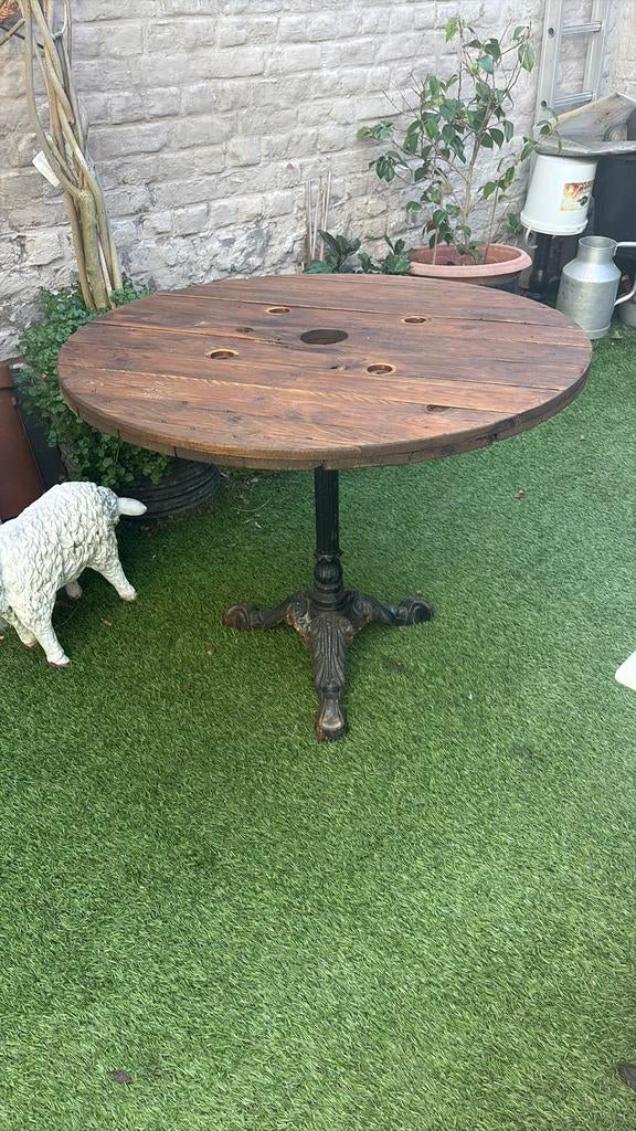 Très belle table, Enlèvement