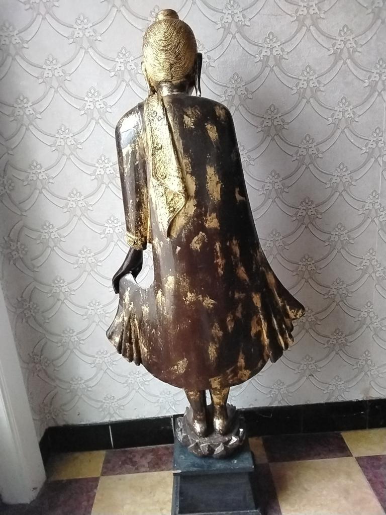 Een grote Thaise ingelegd en verguld gelakt houten 102 cm h, Ophalen, Gebruikt