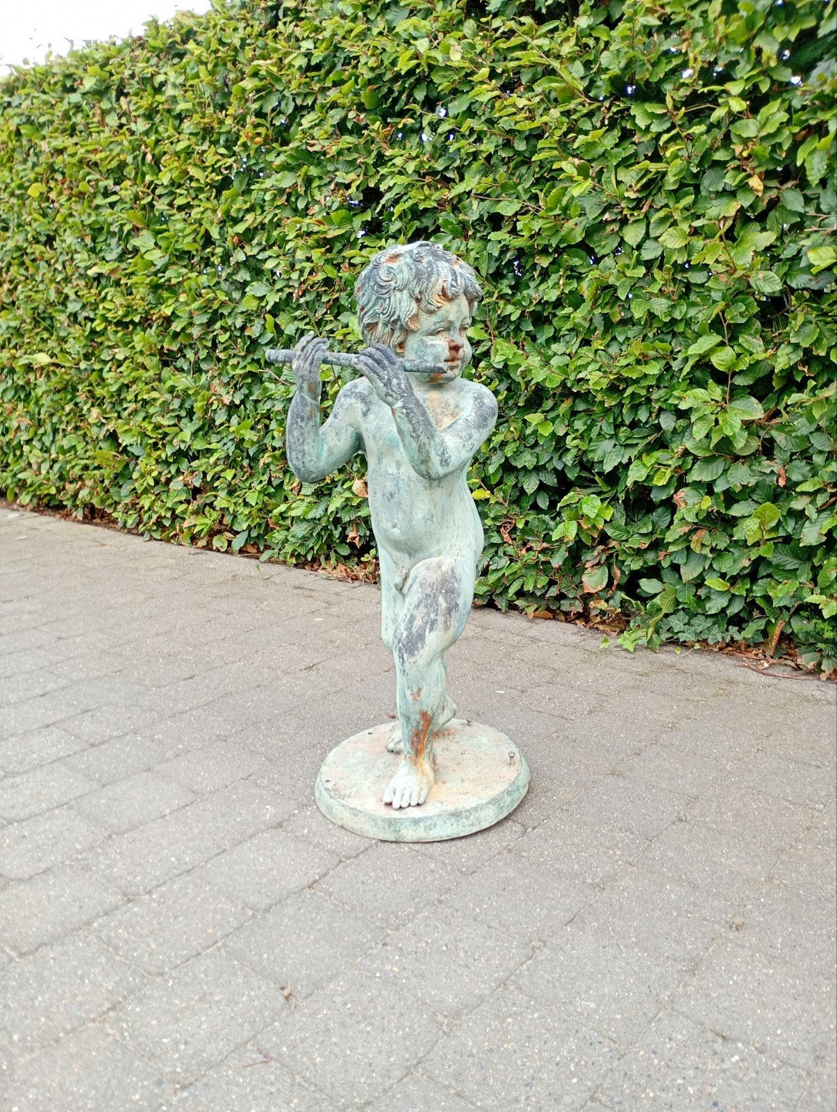Klassiek bronzen tuinbeeld “Fluitspelende jongen” – 73 cm, Ophalen, Gebruikt, Overige materialen, Overige typen