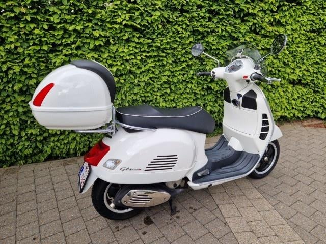 Vespa Piaggio 125 GTSi wit, Fietsen en Brommers, Scooters | Vespa, Ophalen, Overige modellen, 125 cc, Zo goed als nieuw