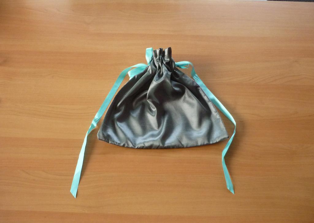 Grijze ruw satijnen katoenen reiszak opbergzak kledingzak, Handtassen en Accessoires, Tassen | Reistassen en Weekendtassen, Ophalen of Verzenden