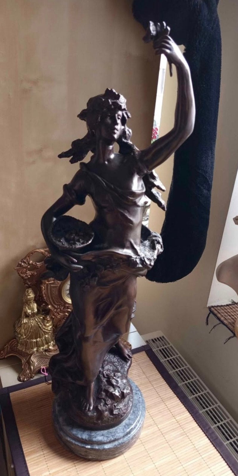 Grande statue en bronze, Enlèvement, Bronze