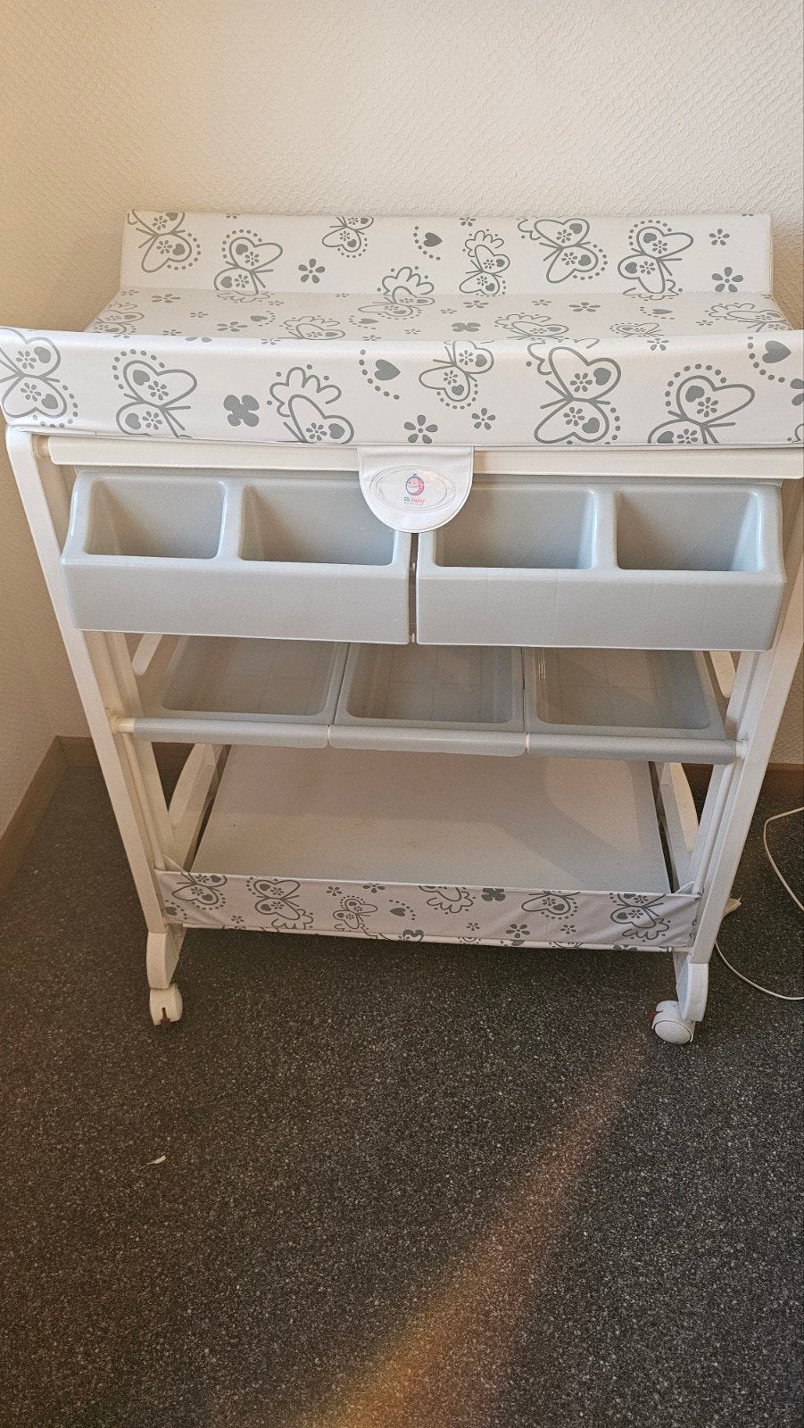 Table à langer bébé, Huis en Inrichting, Woonaccessoires | Etagères, Ophalen