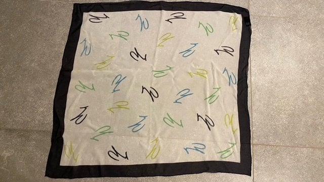Genny zijden foulard met logo, Genny, Enlèvement ou Envoi, Comme neuf, Écharpe