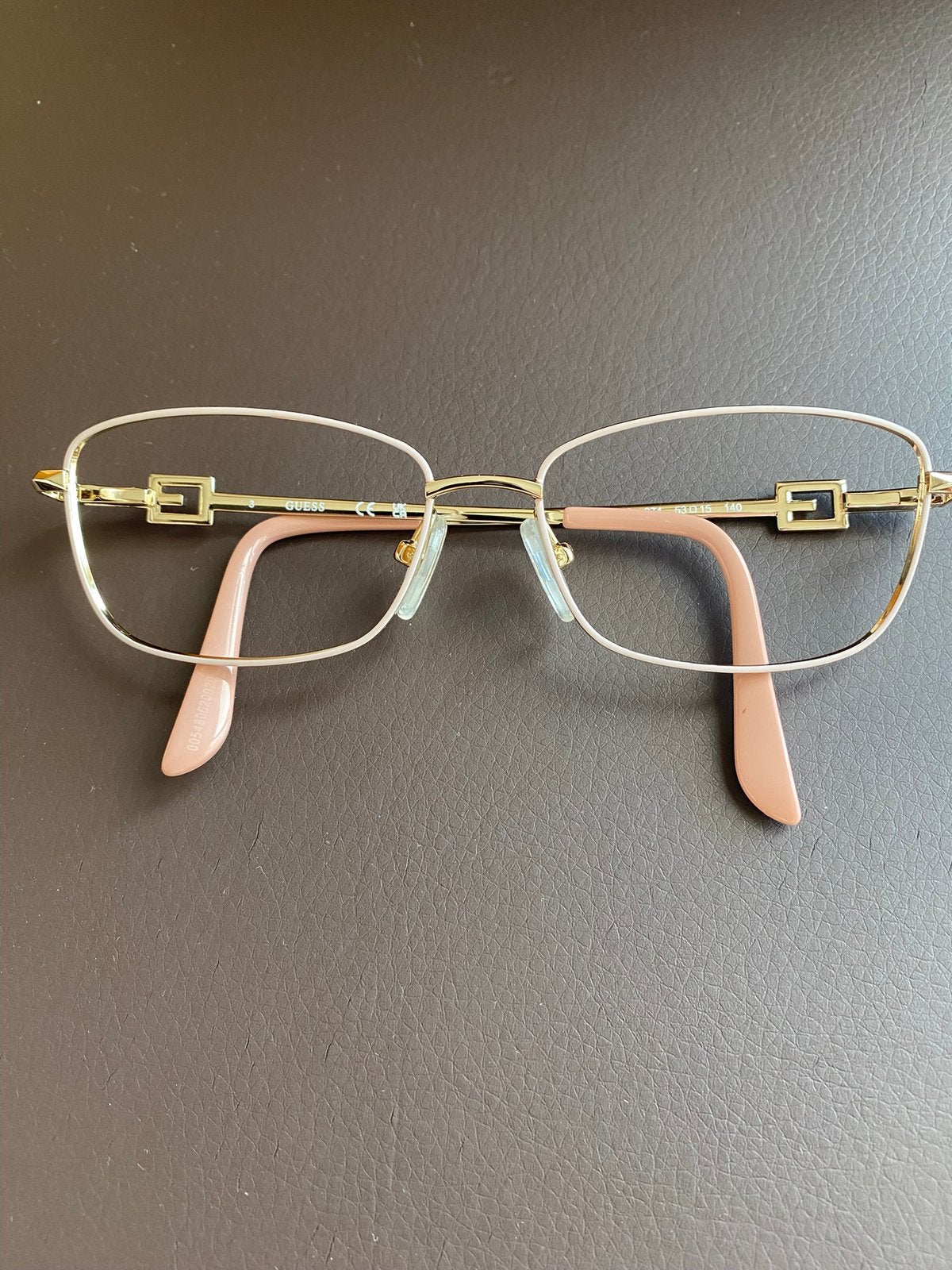Mooie Guess damesbril (goud/roze) inclusief rode koker, Ophalen, Zo goed als nieuw, Beige