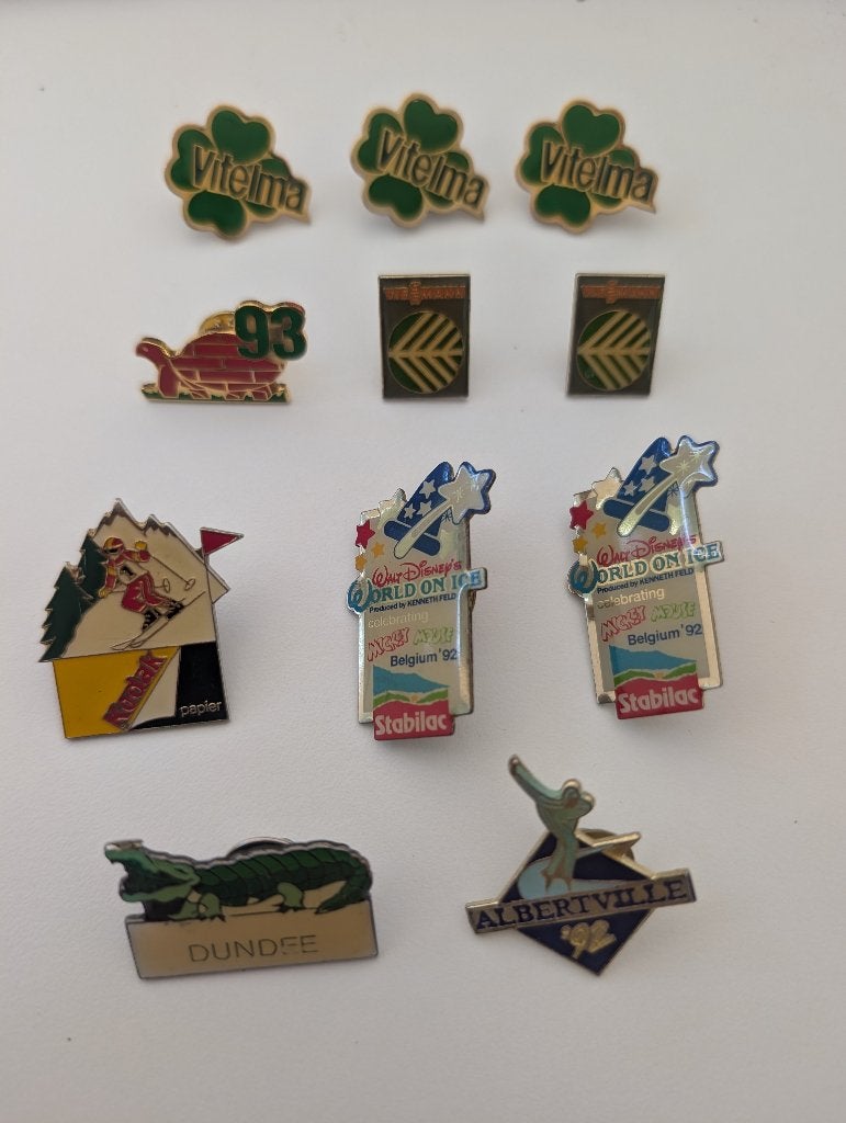 11 vintage pins, Verzamelen, Ophalen, Zo goed als nieuw, Speldje of Pin