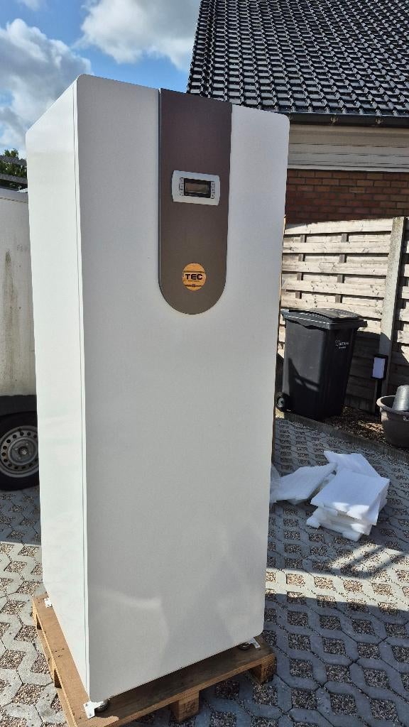 Warmtepomp voor vloerverwarming en sanitair warm water, Bricolage & Construction, Neuf, Moins de 3 ans, Boiler, Enlèvement
