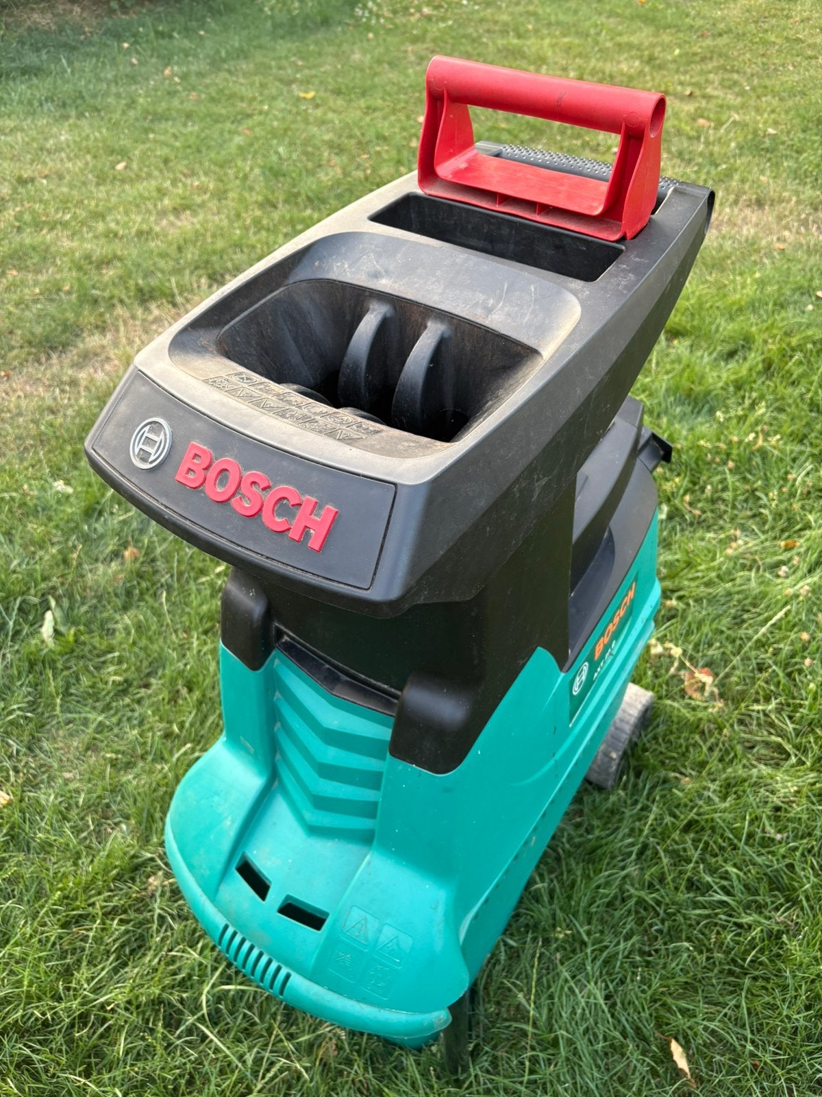 Broyeur Bosch AXT 25D, Jardin & Terrasse, Enlèvement, Utilisé, Électrique