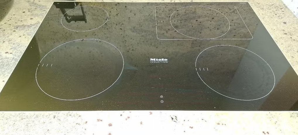 Miele Inductiekookplaat KM6351, Electroménager, 4 zones de cuisson, Encastré, Comme neuf, Enlèvement