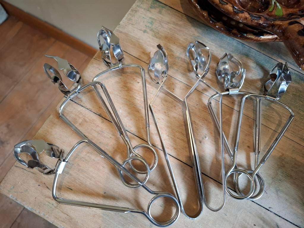 6 slakken tangen , 2 vorkjes / 6 pinces à escargot,2  fourch, Huis en Inrichting, Keuken | Servies, Ophalen, Gebruikt, Bord(en)