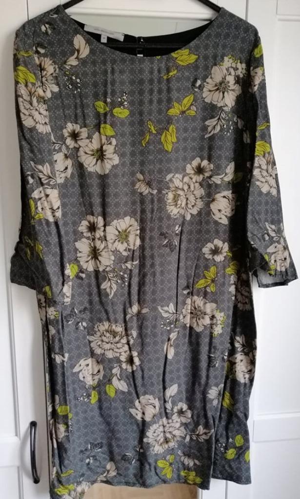 Grijs gebloemde jurk La fee Maraboutee 40, Kleding | Dames, Jurken, Ophalen of Verzenden, Grijs