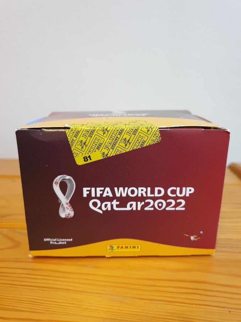 panini quatar 2022 doos, etui, afbeelding, starterspakket, Ophalen of Verzenden, Nieuw, Sport