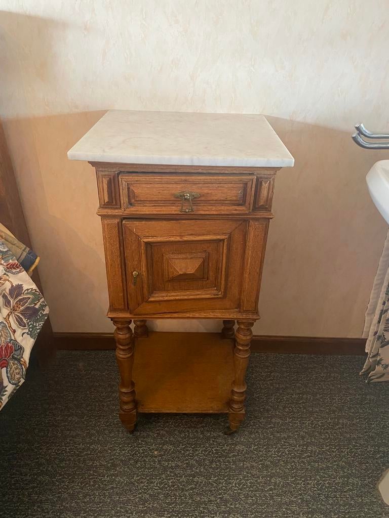 Table de chevet avec plaque de marbre, Enlèvement, Comme neuf