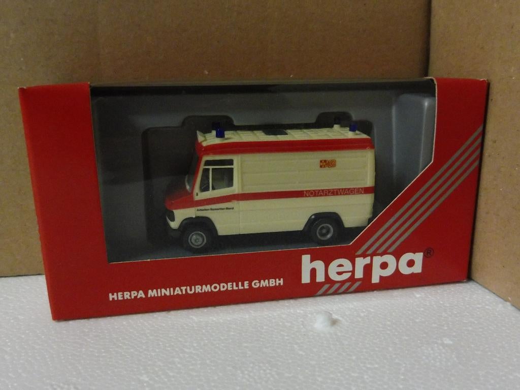 1:87 Herpa 041867 Mercedes Benz T2 Notarztwagen ambulance, Ophalen of Verzenden, Zo goed als nieuw, Overige typen, Herpa