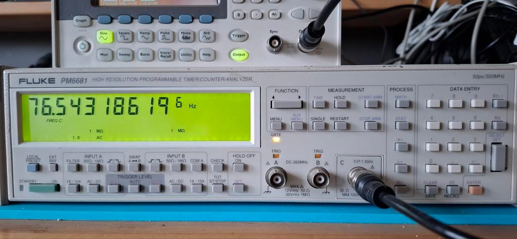 Fluke PM6681 High res Counter / Agilent 33250A Generator, Enlèvement ou Envoi