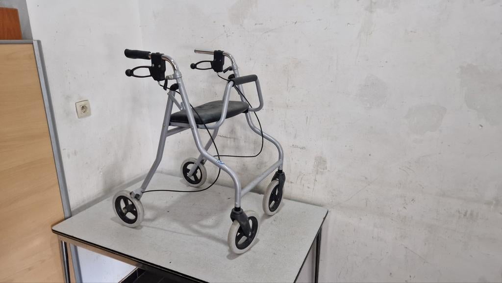 déambulateur vermeiren avec quatre roues légère pliable en p, Enlèvement ou Envoi, Pliable, Comme neuf