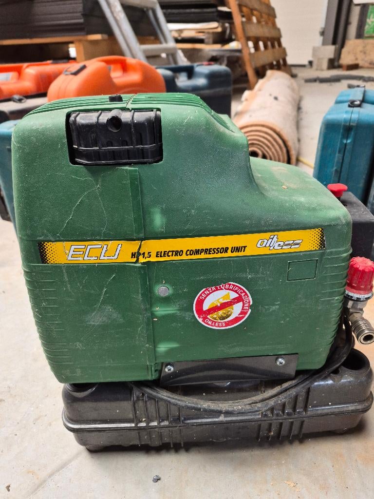 compressor, Doe-het-zelf en Bouw, Compressors, Ophalen, 6 tot 10 bar, Zo goed als nieuw, 200 tot 400 liter/min