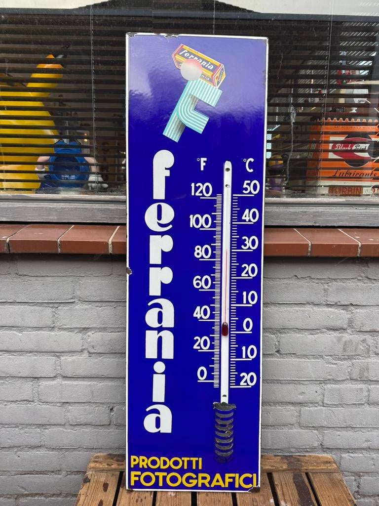 Ferrania emaille reclamebord - Thermometer, Verzamelen, Ophalen of Verzenden, Gebruikt, Reclamebord