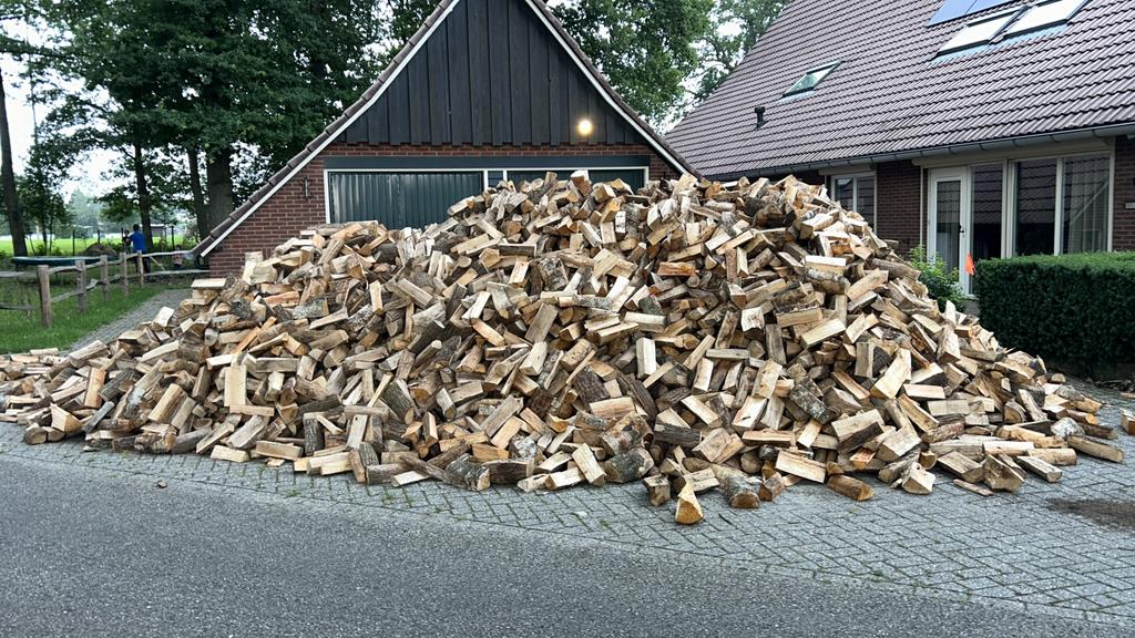 Volle vrachten losgestort hout, geleverd met walking floor, Tuin en Terras, Ophalen, Blokken