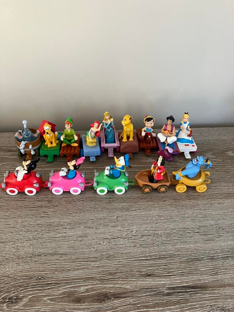 Disney 14 paradewagentjes/ miniatuurfiguren, Verzamelen, Poppetjes en Figuurtjes, Ophalen of Verzenden, Zo goed als nieuw