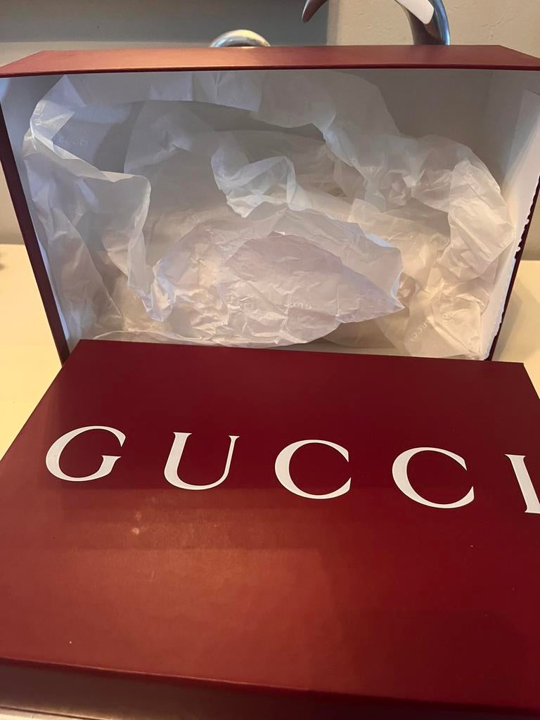 Gucci boîte carton à chaussures, Enlèvement ou Envoi, Comme neuf, Rouge, Accessoires
