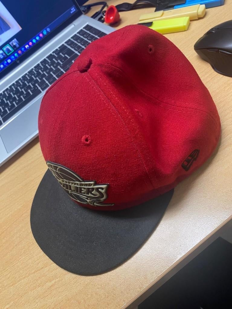 Casquette officielle Cleveland Cavaliers (NBA), Enlèvement ou Envoi, Porté, Chapeau