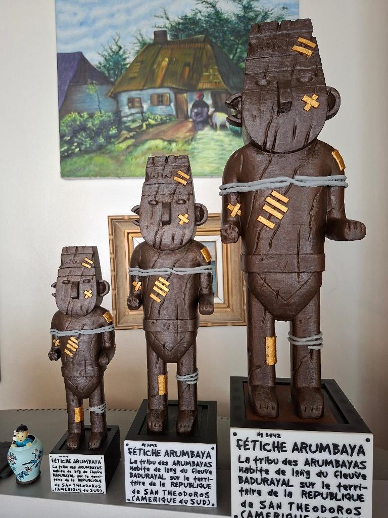 Fétiche Arumbaya Tintin 50cm. peint à la main, Enlèvement ou Envoi, Neuf, Autres types