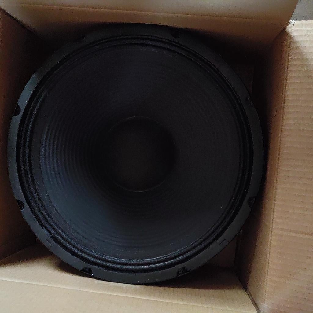 Behringer Eurolive luidspreker 15W1000A8, Audio, Tv en Foto, Luidsprekerboxen, Ophalen of Verzenden, Nieuw, 120 watt of meer, Overige merken